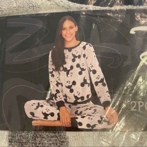 Disney Mickey Mouse Women's Lounge Jogger / Pajama two piece set NWT - Picture 7 of 7